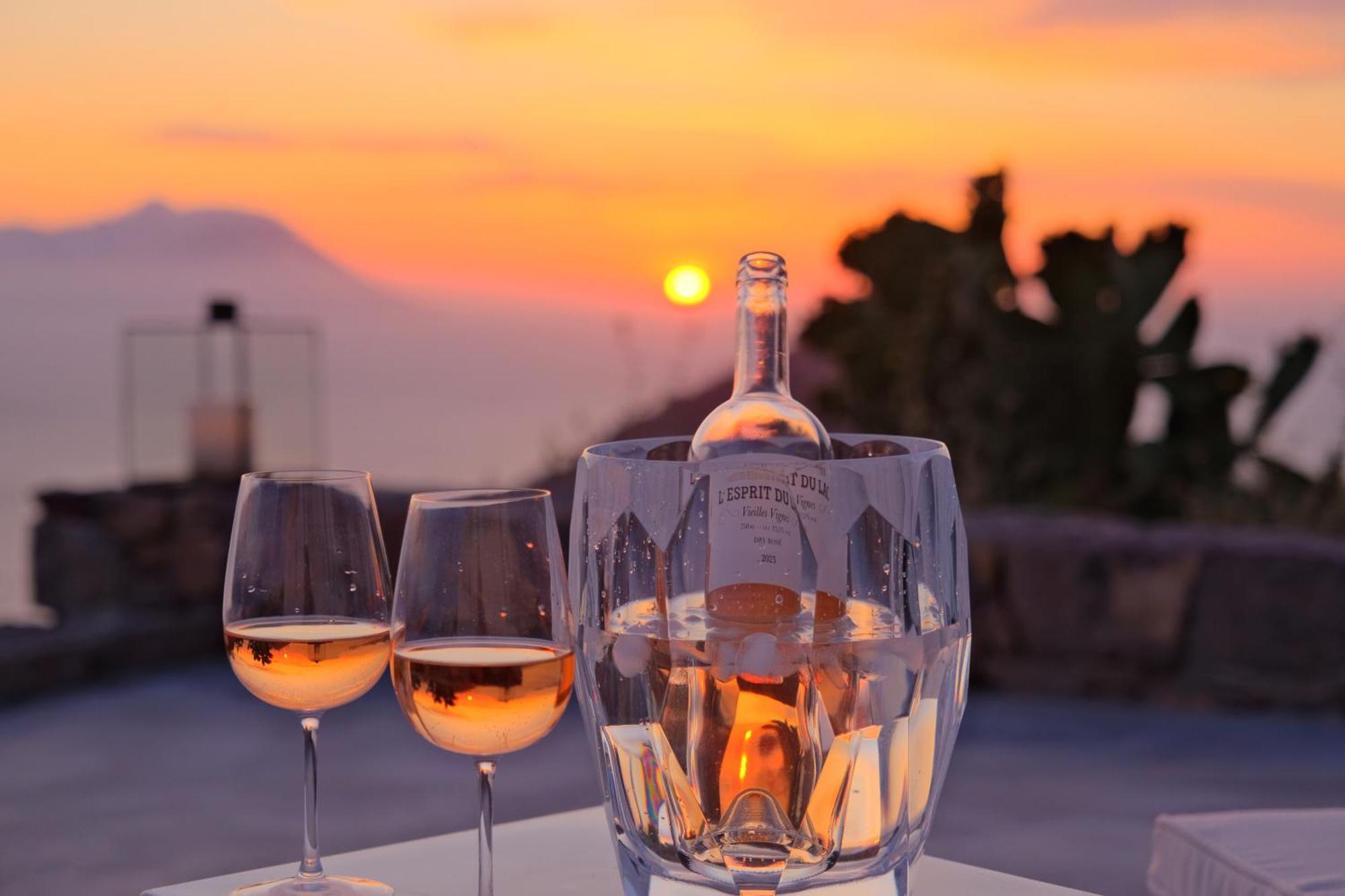 Odyssey Rock Milos Sunset Apartment