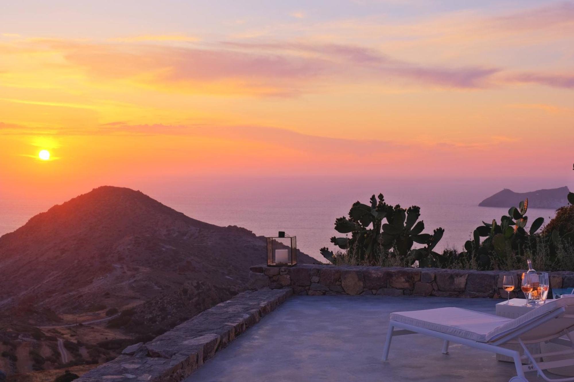 Odyssey Rock Milos Sunset Plaka (Milos)